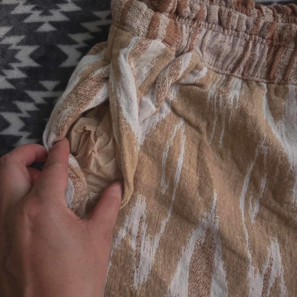 aerie High Waist Ikat-Print Shorts in Beige & White Cotton Vacay Boho Beach Lg. - Picture 4 of 9